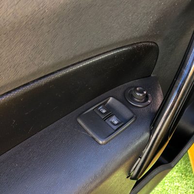 KANGOO ELETRICA AMARELA (6)